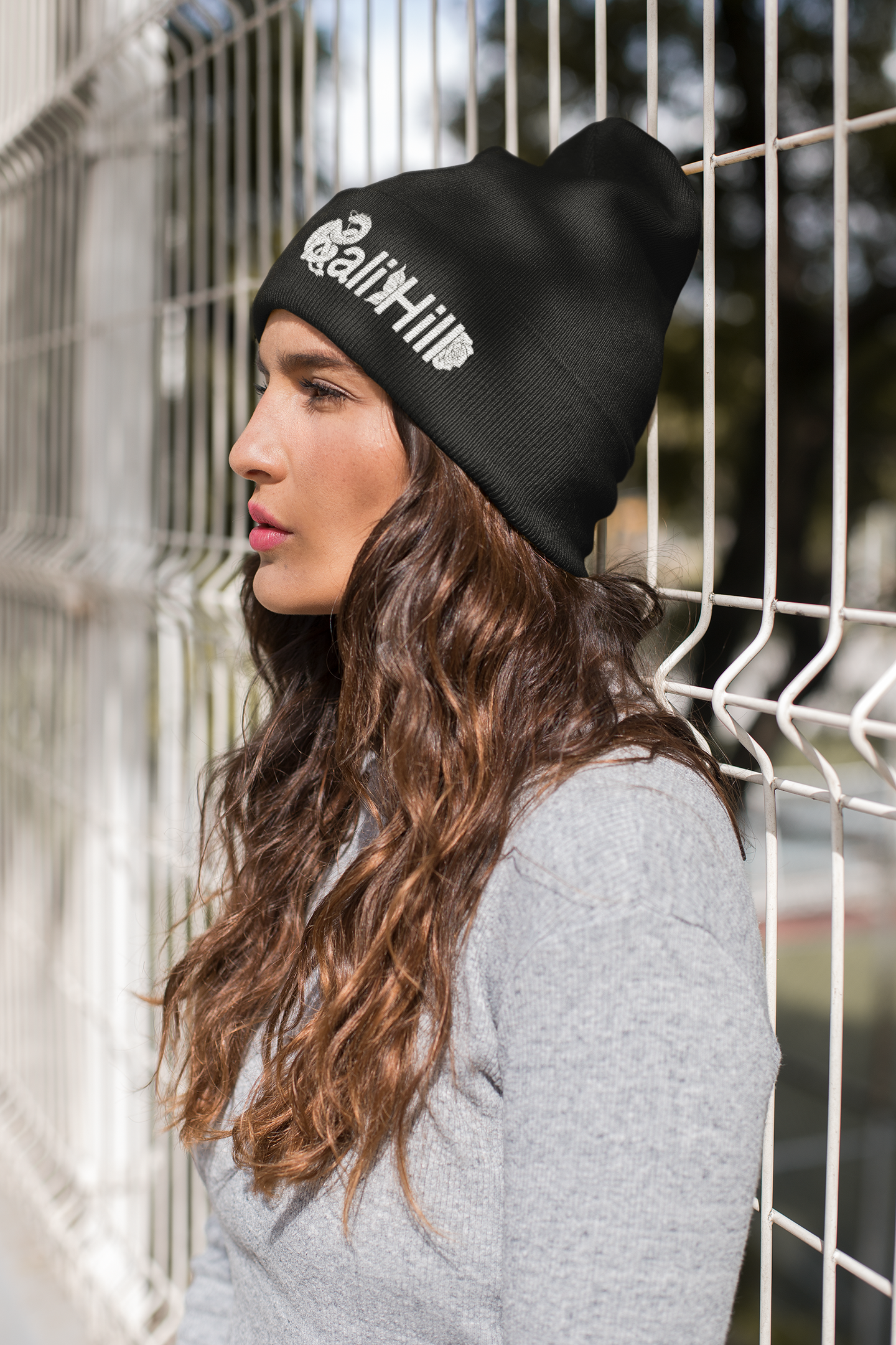 beanie-mockup-featuring-a-serious-brunette-woman-24591